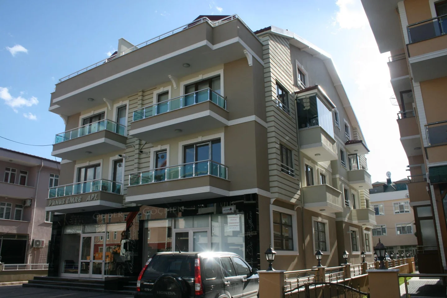 Yunus Emre Apartmanı — Yenişehir Mahallesi, İzmit, Kocaeli