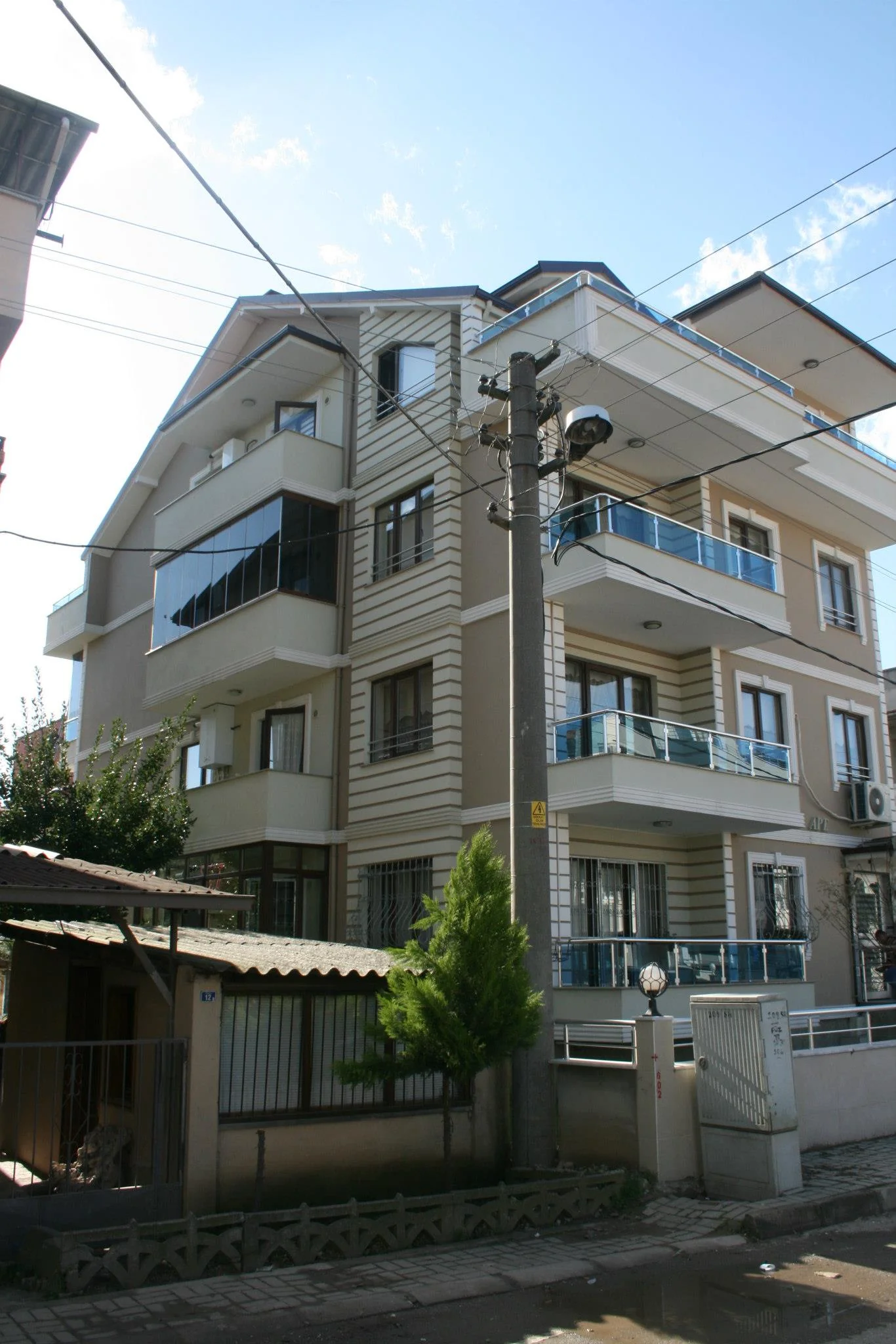 Zeynep Apartmanı — Yenişehir Mahallesi, İzmit, Kocaeli